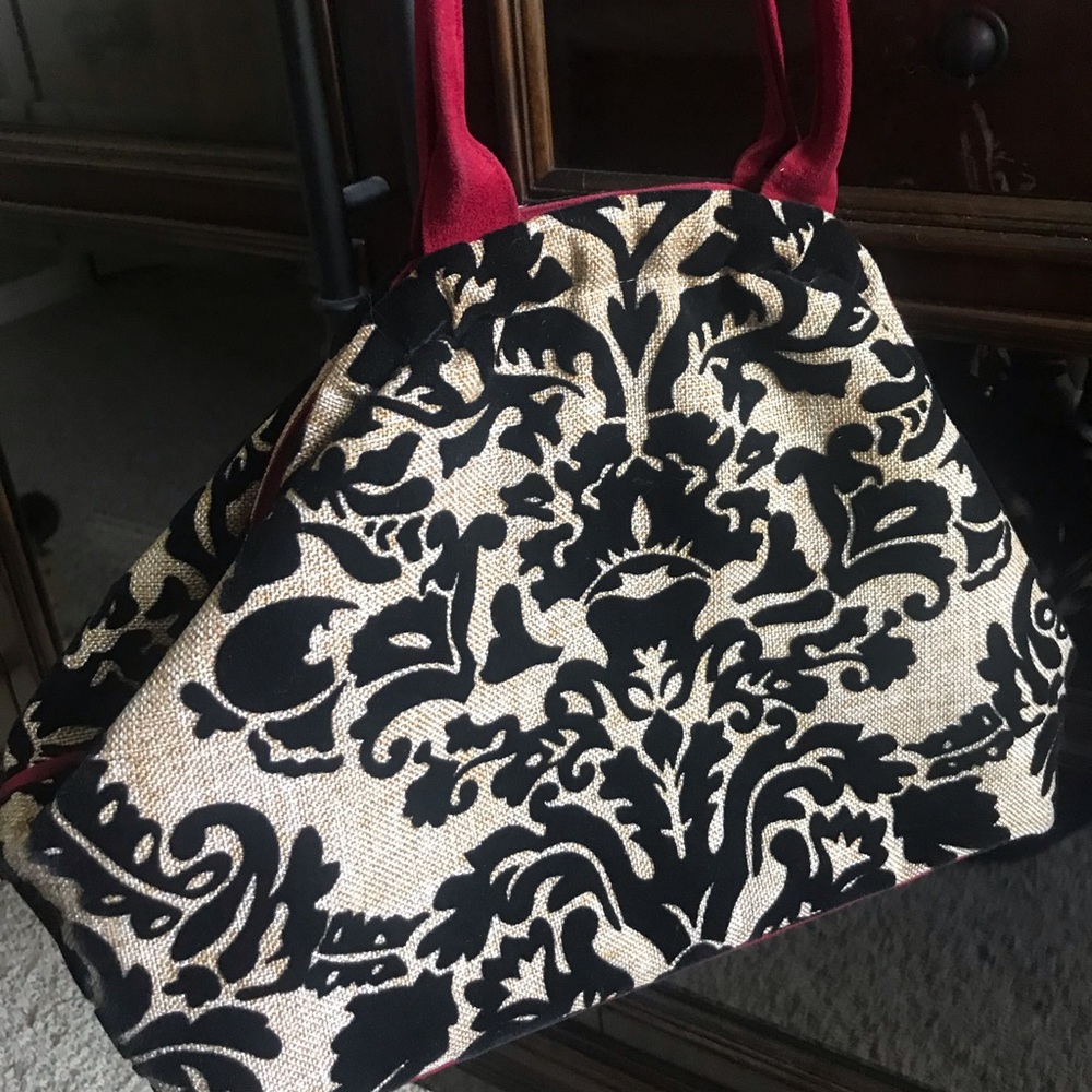 Name brand magnetic purse